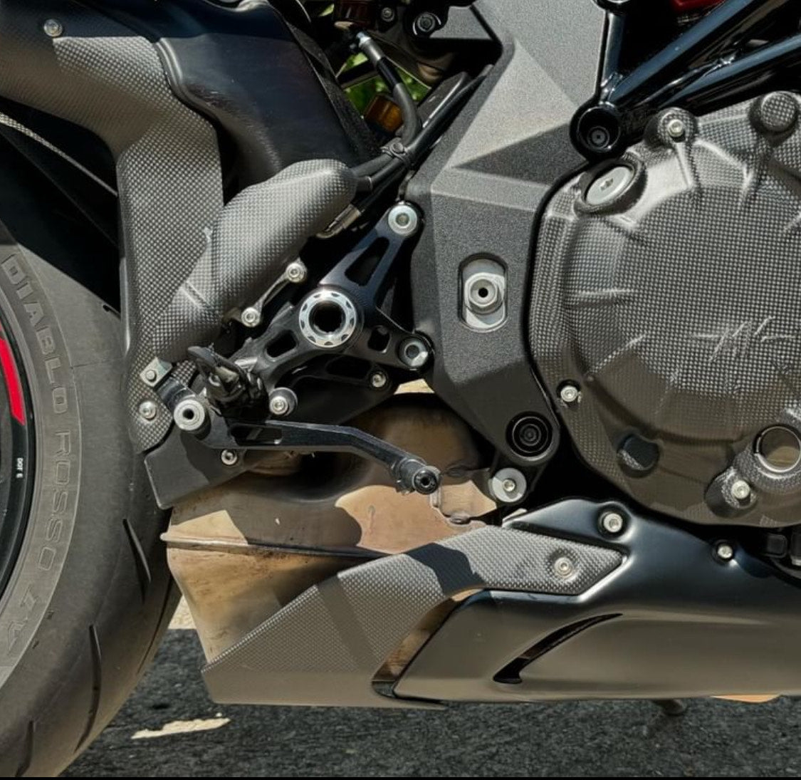 Right catalyst cover - MV 1000 2020-2024